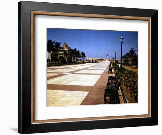 December 1946: Pathway to El Morro Castle in Havana, Cuba-Eliot Elisofon-Framed Photographic Print