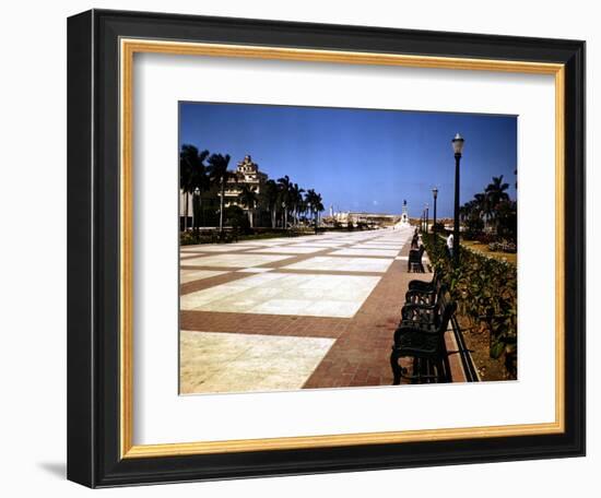 December 1946: Pathway to El Morro Castle in Havana, Cuba-Eliot Elisofon-Framed Photographic Print