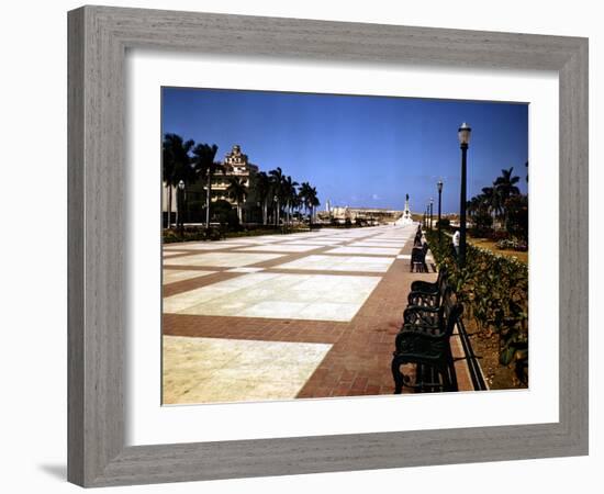 December 1946: Pathway to El Morro Castle in Havana, Cuba-Eliot Elisofon-Framed Photographic Print