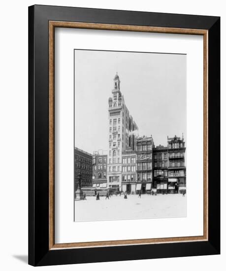 Decker Building Beyond Union Square NYC Photo - New York, NY-Lantern Press-Framed Art Print