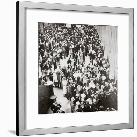 Depositors of the Union Trust Company, Cleveland, Ohio, USA, Great Depression, July 1933-Unknown-Framed Photographic Print