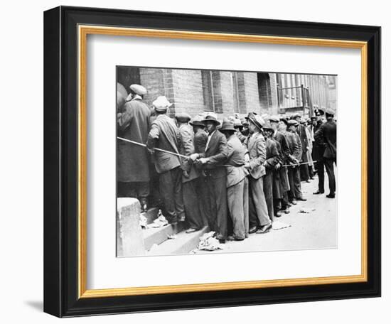 Depression: Harlem, 1931-null-Framed Photographic Print