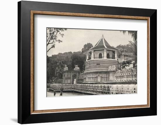 Der Tempel des Hiligen Zahnes Buddhas in Kandy-Unknown-Framed Photographic Print