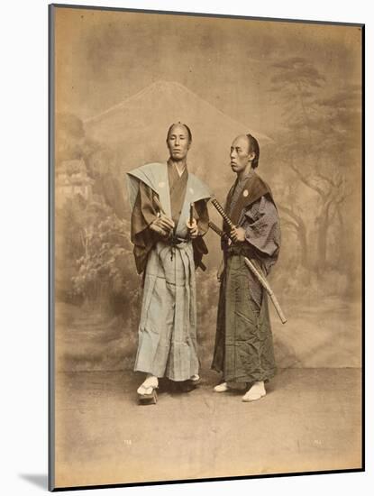 Deux hommes en costume traditionnel, samouraï-null-Mounted Giclee Print