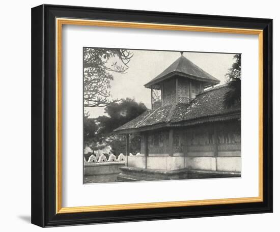 'Dewale (s. Tafel 58) bei der Dagoba des Heiligen Zahnes in Kandy', 1926-Unknown-Framed Photographic Print