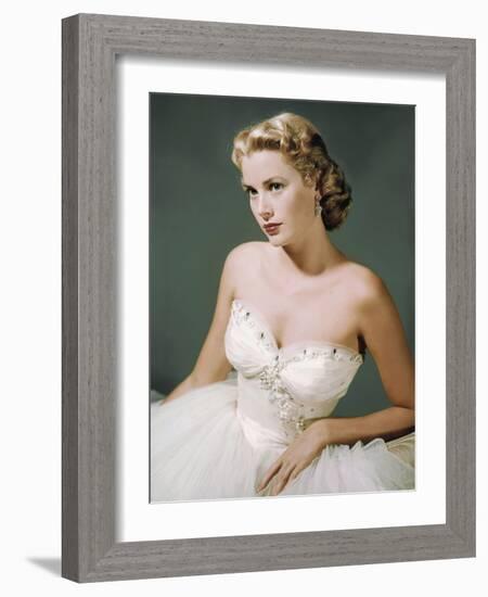 DIAL M FOR MURDER, 1954 directed by ALFRED HITCHCOCK Grace Kelly (photo)-null-Framed Photo