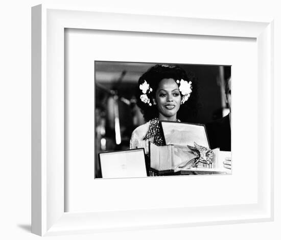 Diana Ross Shows the Statue of 'The Golden Lion' (Il Leone D'oro) at the Venice Film Festival-null-Framed Giclee Print