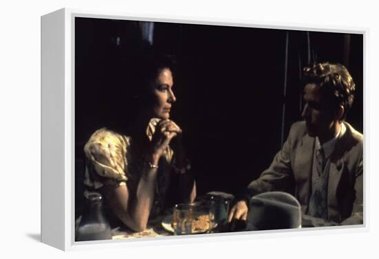 Diane Wiest and Robert Joy RADIO DAYS, 1987 directed by Woody Allen (photo)-null-Framed Stretched Canvas