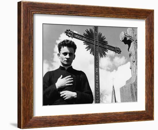 Diary Of A Country Priest, (aka Journal D'Un Cure De Campagne), Claude Laydu, 1951-null-Framed Photo