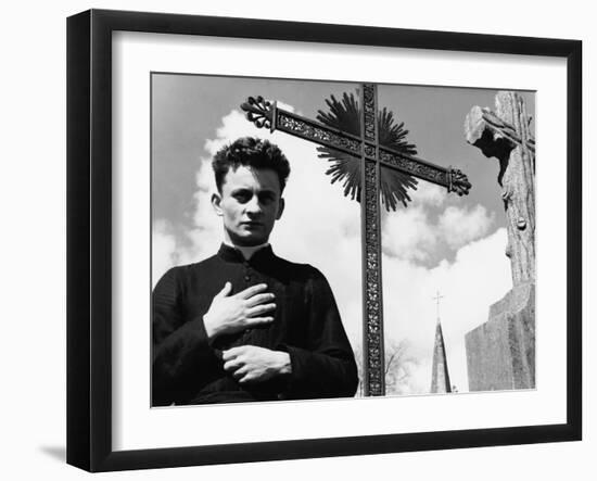 Diary Of A Country Priest, (aka Journal D'Un Cure De Campagne), Claude Laydu, 1951-null-Framed Photo