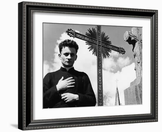 Diary Of A Country Priest, (aka Journal D'Un Cure De Campagne), Claude Laydu, 1951-null-Framed Photo