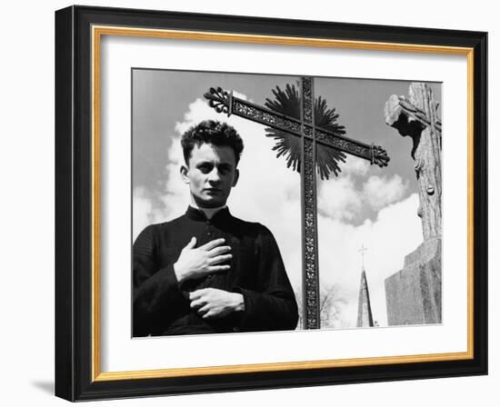 Diary Of A Country Priest, (aka Journal D'Un Cure De Campagne), Claude Laydu, 1951-null-Framed Photo