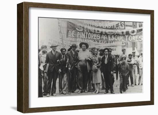 Diego Rivera and Frida Kahlo in the May Day Parade, Mexico City, 1st May 1929-Tina Modotti-Framed Premium Photographic Print