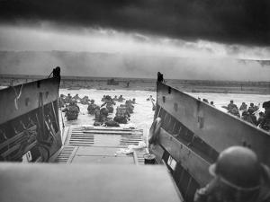 Digitally Restored World War II Photo of American Troops Approaching Omaha Beach