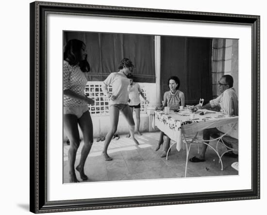 Director Dino De Laurentis and Actress Wife Silvana Mangano with Family-Carlo Bavagnoli-Framed Premium Photographic Print