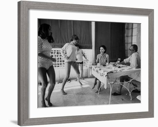 Director Dino De Laurentis and Actress Wife Silvana Mangano with Family-Carlo Bavagnoli-Framed Premium Photographic Print