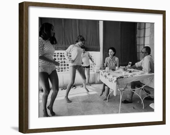 Director Dino De Laurentis and Actress Wife Silvana Mangano with Family-Carlo Bavagnoli-Framed Premium Photographic Print