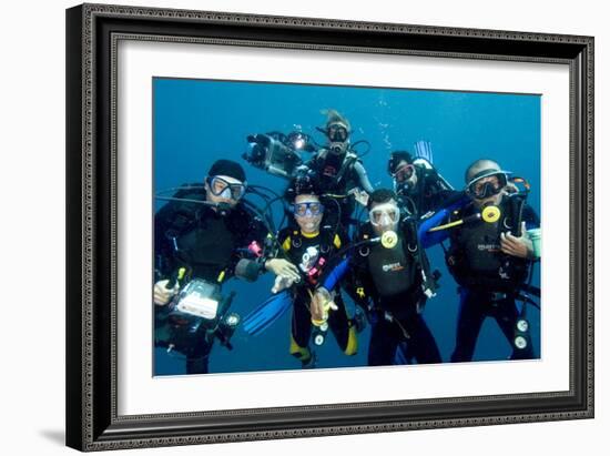 Divers-Matthew Oldfield-Framed Photographic Print