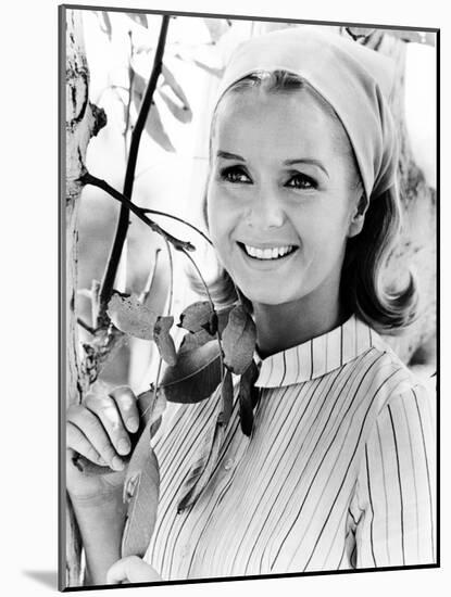 Divorce American Style, Debbie Reynolds, 1967-null-Mounted Photo