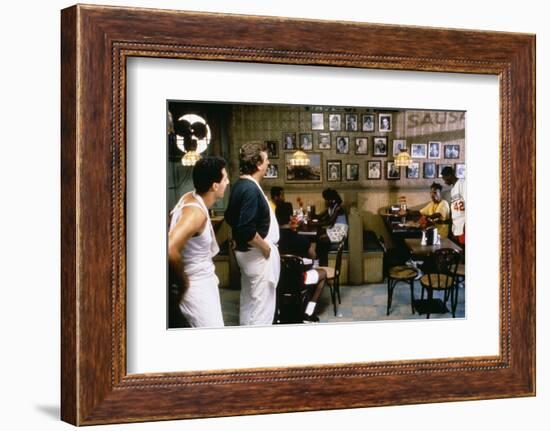 DO THE RIGHT THING de SpikeLee avec John Turturro, Danny Aiello, Giancarlo Esposito et Spike Lee, 1-null-Framed Photo