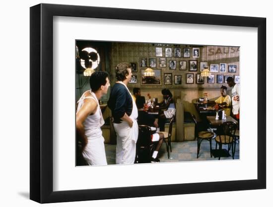 DO THE RIGHT THING de SpikeLee avec John Turturro, Danny Aiello, Giancarlo Esposito et Spike Lee, 1-null-Framed Photo