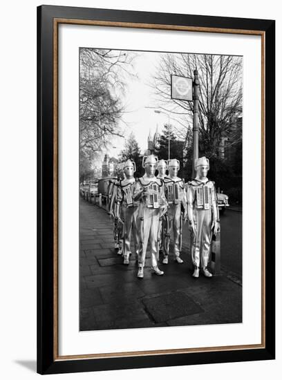 Doctor Who 1967-Victor Crawshaw-Framed Photographic Print