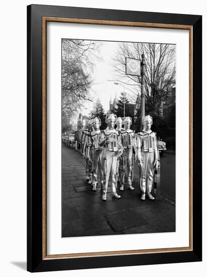 Doctor Who 1967-Victor Crawshaw-Framed Photographic Print