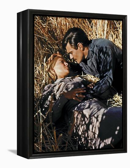 Doctor Zhivago, Julie Christie, Omar Sharif, 1965-null-Framed Stretched Canvas