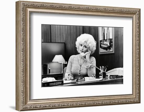 DOLLY PARTON. "NINE TO FIVE" [1980], directed by COLIN HIGGINS.-null-Framed Photographic Print