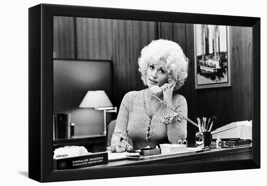 DOLLY PARTON. "NINE TO FIVE" [1980], directed by COLIN HIGGINS.-null-Framed Premier Image Canvas