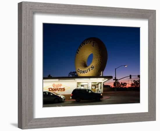 Donut's Shop at Dawn, Randy's Donuts, Inglewood, Los Angeles County, California, USA-null-Framed Photographic Print