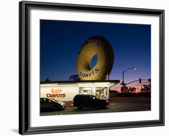 Donut's Shop at Dawn, Randy's Donuts, Inglewood, Los Angeles County, California, USA-null-Framed Photographic Print