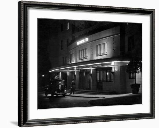 Dorchester Hotel 1930S-null-Framed Photographic Print