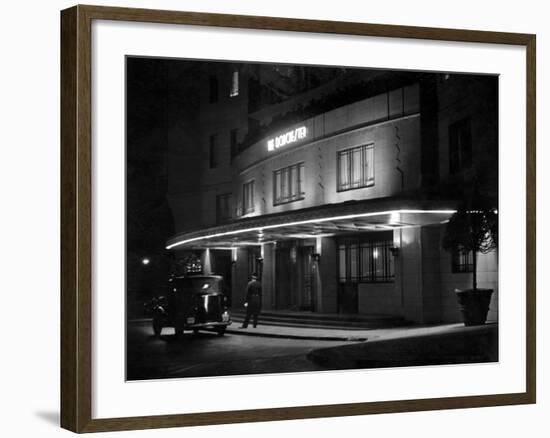 Dorchester Hotel 1930S-null-Framed Photographic Print