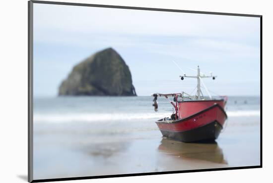 Dory Boat in Pacific City, Oregon-Justin Bailie-Mounted Photographic Print