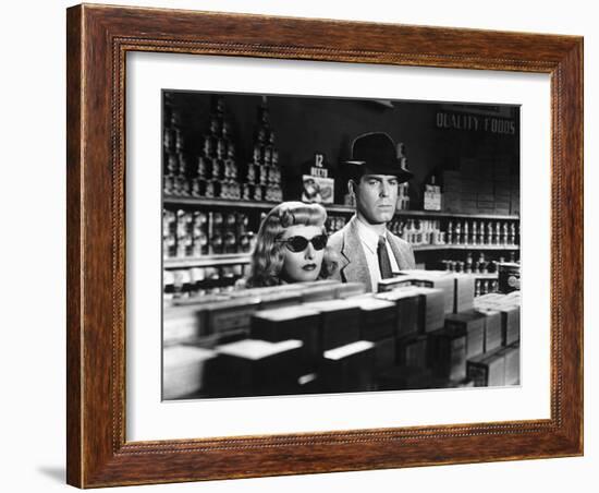 DOUBLE INDEMNITY, 1944 directed by BILLY WILDER Barbara Stanwyck and Fred McMurray (b/w photo)-null-Framed Photo