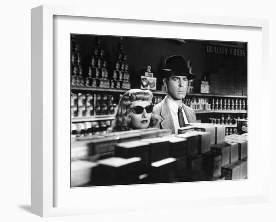 DOUBLE INDEMNITY, 1944 directed by BILLY WILDER Barbara Stanwyck and Fred McMurray (b/w photo)-null-Framed Photo