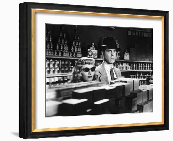 DOUBLE INDEMNITY, 1944 directed by BILLY WILDER Barbara Stanwyck and Fred McMurray (b/w photo)-null-Framed Photo