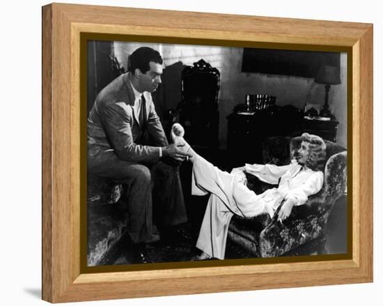 DOUBLE INDEMNITY, 1944 directed by BILLY WILDER Fred MacMurray and Barbara Stanwyck (b/w photo)-null-Framed Stretched Canvas