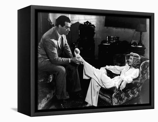 DOUBLE INDEMNITY, 1944 directed by BILLY WILDER Fred MacMurray and Barbara Stanwyck (b/w photo)-null-Framed Stretched Canvas