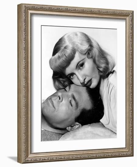 DOUBLE INDEMNITY, 1944 directed by BILLY WILDER Fred MacMurray and Barbara Stanwyck (b/w photo)-null-Framed Photo