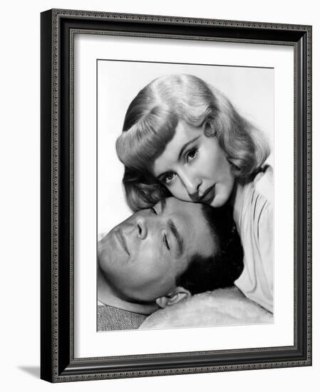 DOUBLE INDEMNITY, 1944 directed by BILLY WILDER Fred MacMurray and Barbara Stanwyck (b/w photo)-null-Framed Photo