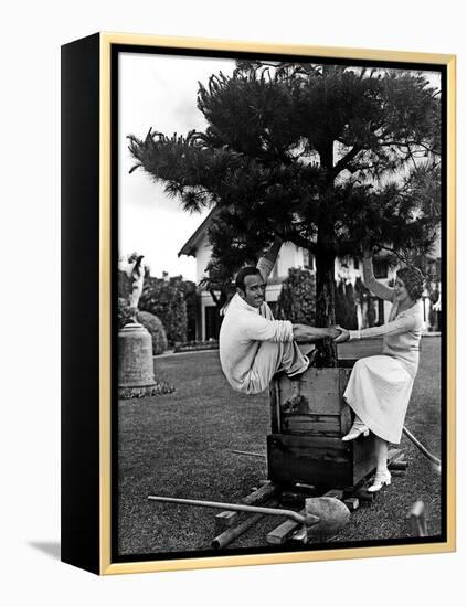 Douglas Fairbanks and sa femme Mary Pickford en, 1923-null-Framed Stretched Canvas