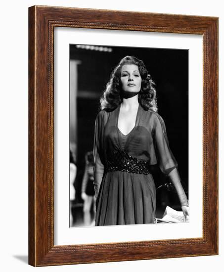 DOWN TO EARTH, 1947 directed by ALEXANDER HALL Rita Hayworth (b/w photo)-null-Framed Photo