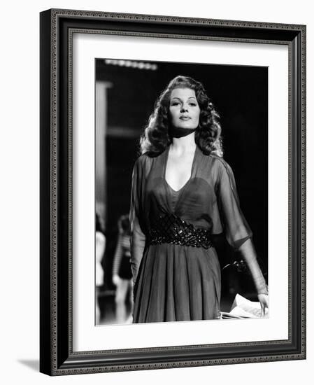 DOWN TO EARTH, 1947 directed by ALEXANDER HALL Rita Hayworth (b/w photo)-null-Framed Photo