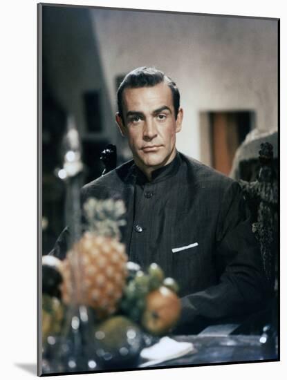 Dr No by Terence Young with Sean Connery, 1962 (photo)-null-Mounted Photo