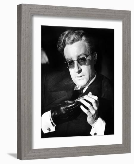 Dr. Strangelove, (aka Dr. Strangelove or: How I Learned To Stop Worrying And Love The Bomb), 1964-null-Framed Photo