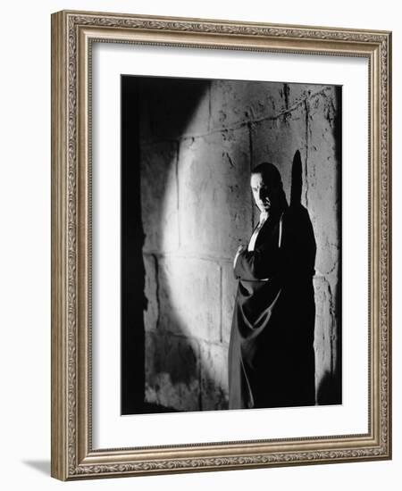 Dracula, Bela Lugosi, 1931-null-Framed Premium Photographic Print