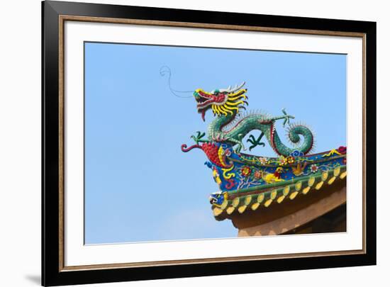 Dragon sculpture on the roof of South Putuo Temple, Xiamen, Fujian Province, China-Keren Su-Framed Premium Photographic Print