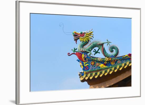 Dragon sculpture on the roof of South Putuo Temple, Xiamen, Fujian Province, China-Keren Su-Framed Premium Photographic Print